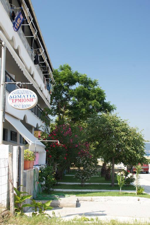 Ermioni Apartments Vrasná Exteriör bild