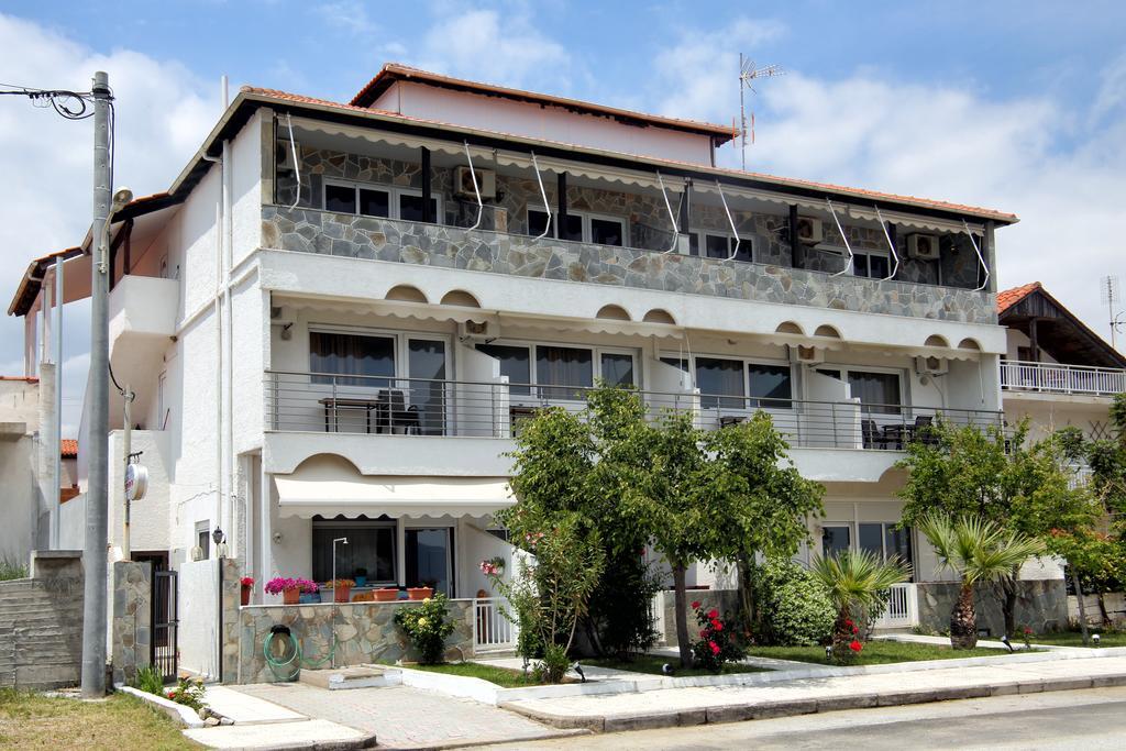 Ermioni Apartments Vrasná Exteriör bild