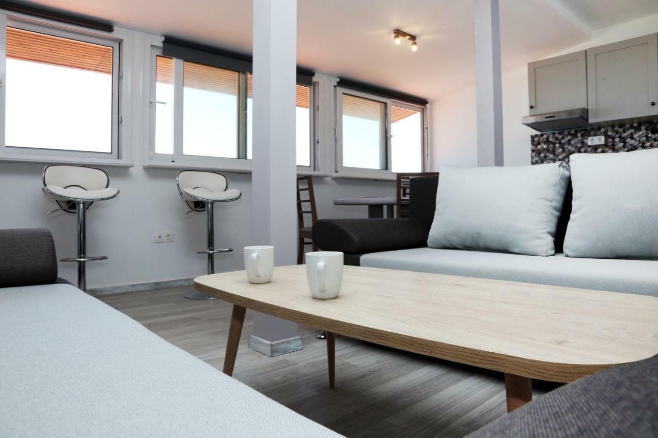 Ermioni Apartments Vrasná Exteriör bild